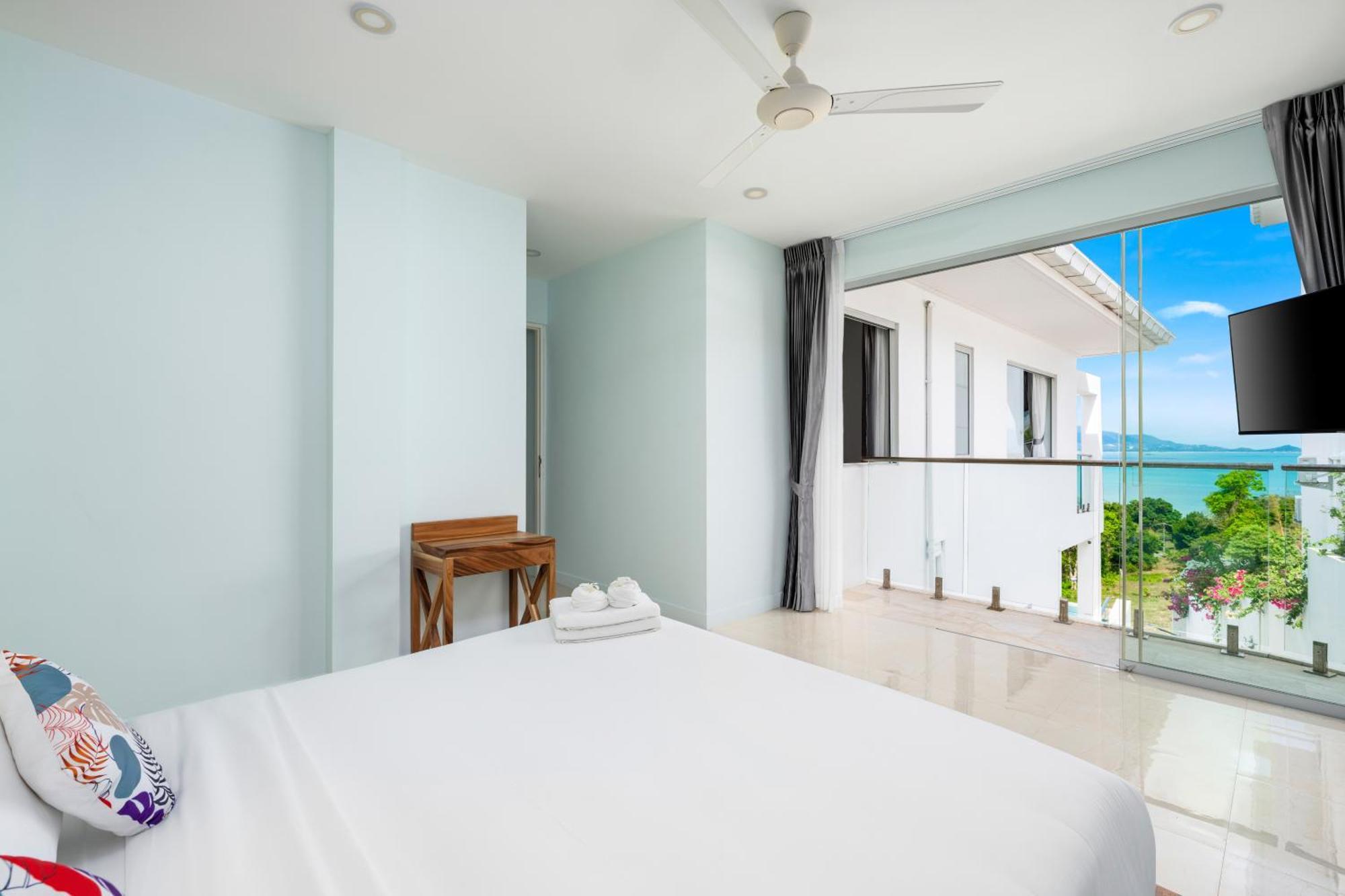 Sunset Lagoon | Rihanna 2 Villa