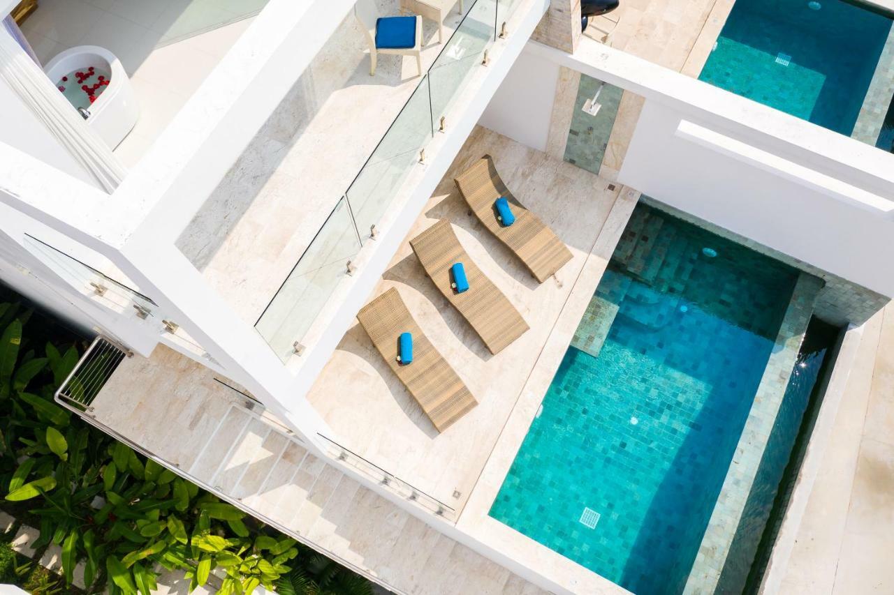 Sunset Lagoon | Rihanna 2 Villa *